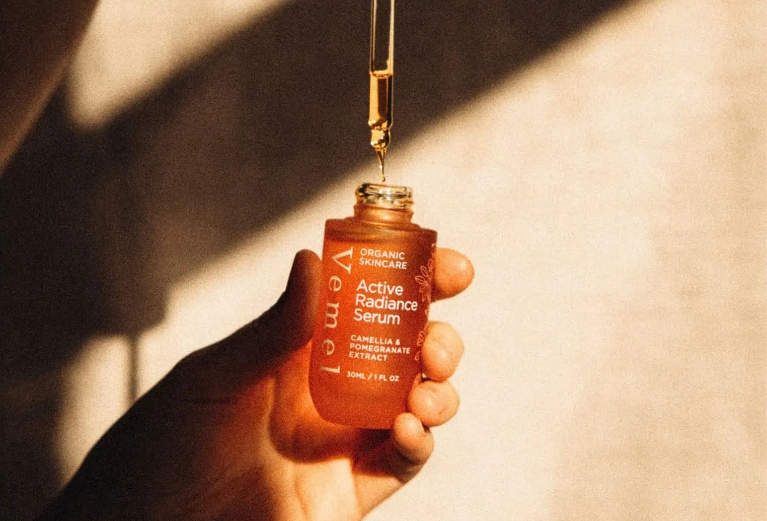 Organic waterless serum texture with bakuchiol for sensitive skin