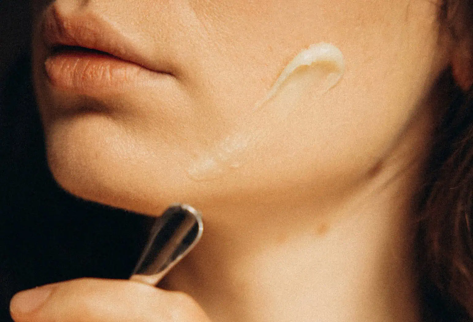 Cream application supporting sensitive and sensitised skin barrier