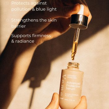 Lightweight texture of a waterless anti-pollution antioxidant serum