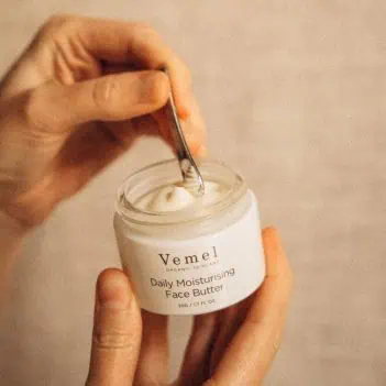 Texture of a waterless organic face butter moisturiser