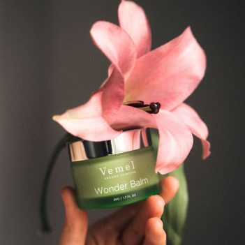 Skin barrier balm helping calm dryness and support sensitive skin