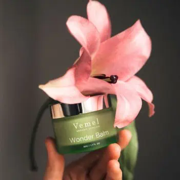 Skin barrier balm helping calm dryness and support sensitive skin