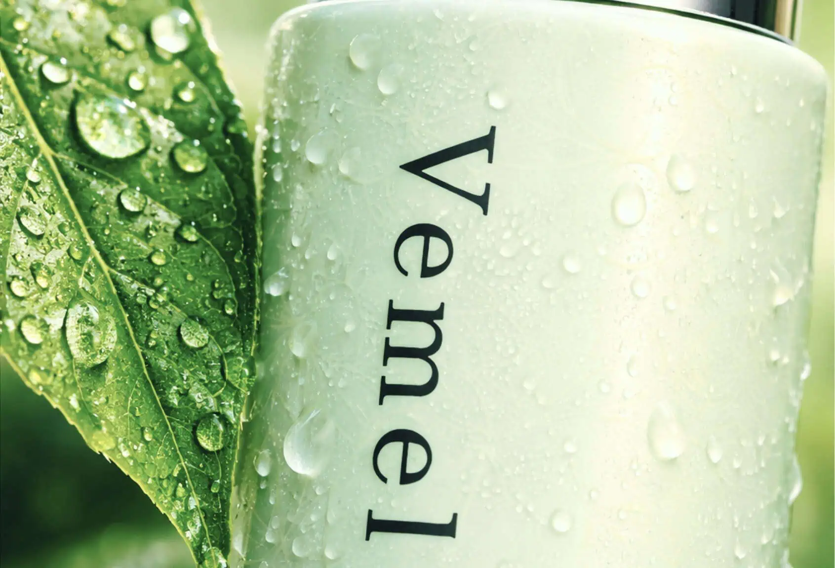 Waterless collagen moisturiser with hydration droplets lightweight formula