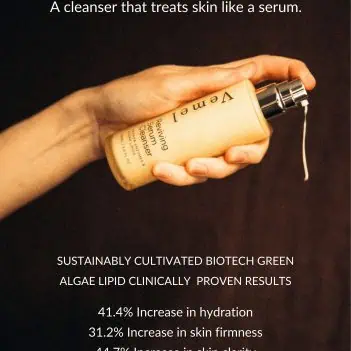 Reviving serum cleanser with algae bio-actives supporting skin vitality