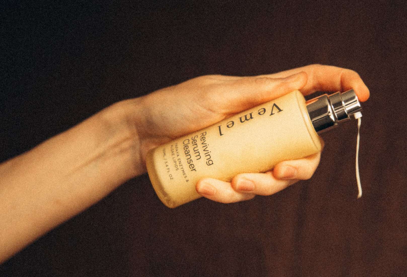 Gentle organic cleanser supporting sensitive skin without irritation