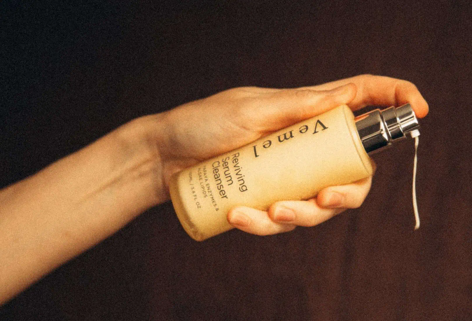 Reviving Serum Cleanser A Gentle, Probiotic Alternative to Over-Exfoliation